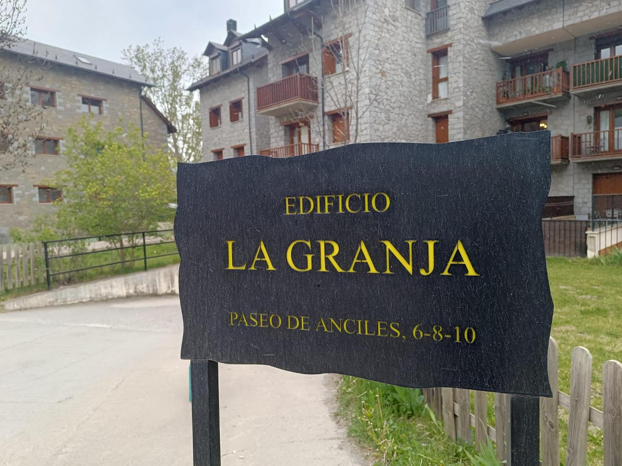 Inmocyma Montanas Magicas-Benasque Apartment ภายนอก รูปภาพ